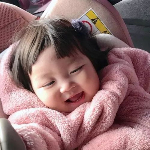 小女孩长了一张屁股脸,萌哭百万人,看完又想生女儿了