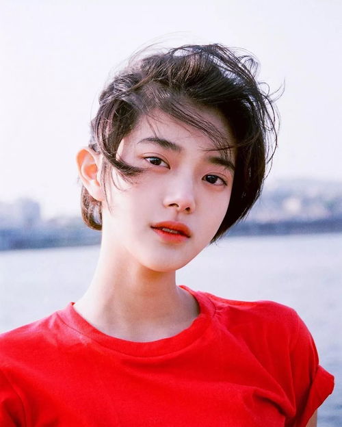 适合女生用的佛头头像女摄影师