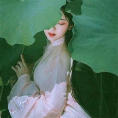 绿色系女生头像,可爱真人冷酷干净绿色系女生头像