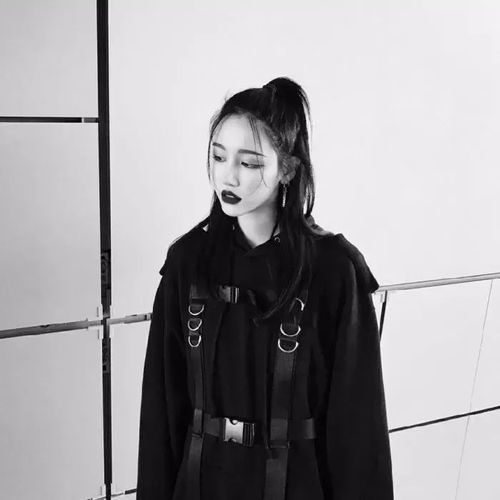 女生头像如目无别人