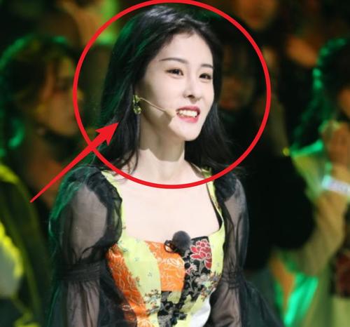 女明星综艺节目卸妆,神仙姐姐仙气尽失,倒是贾玲毫不做作