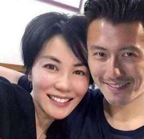 谢霆锋香港开唱,继父和生父热聊不断,女友王菲为何不见踪影