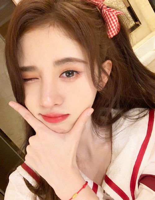 鞠婧祎不愧是四千年美女,无论是御姐风高冷,还是甜美风都能驾驭