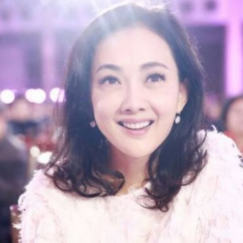 她是春晚的小品女王,出道25年无人敢惹,只怪老公背景太强大