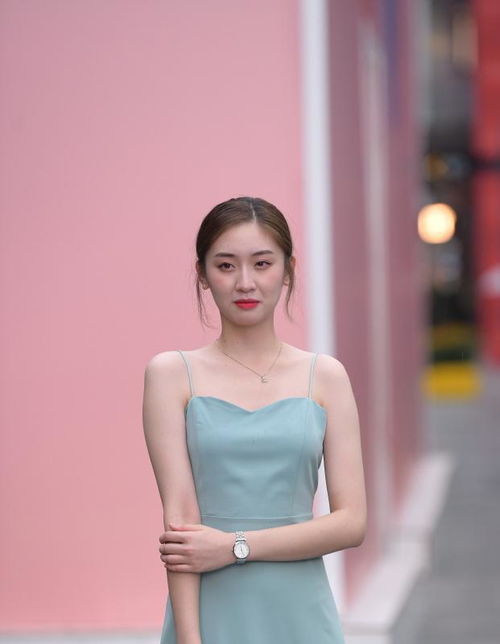 秋季仙女风穿搭,选择吊带连衣裙,既清新又有女人味