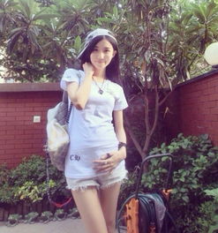 美女硕士抱儿子怀女儿拍毕业照网友赞人生赢家