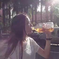 求一张霸气侧漏的女生真人头像