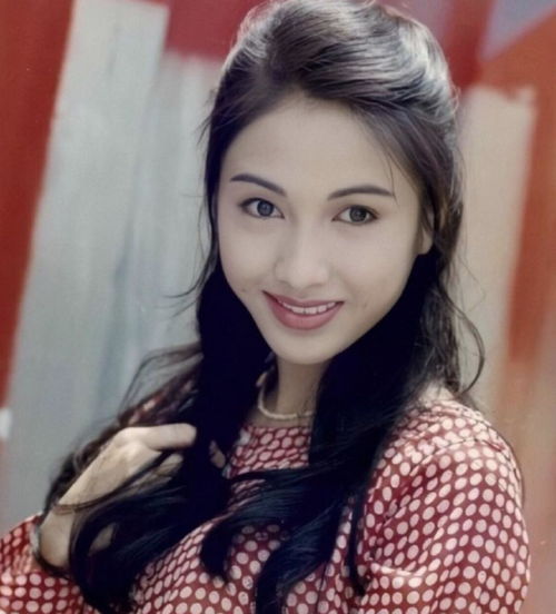 49岁黎姿近照嫩出水首曝8岁女儿正脸好秀气,退圈原因惹心酸