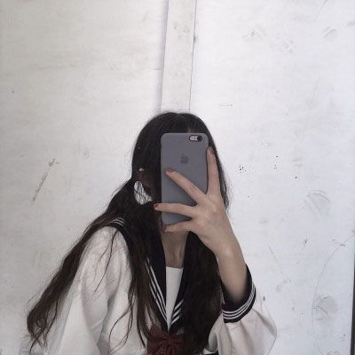 超好看的手机挡脸女头手拿手机挡脸的女生图片