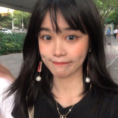 黑白头像女生冷酷霸气一组全是身穿黑衣服的好看头像
