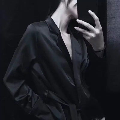 女生头像真人霸气黑色奈何桥上忽悠鬼