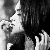 个性黑白图片伤感女生抽烟微信头像图片大全