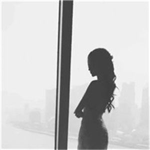 落寞的伤感的女生头像灰色,小情绪的女孩子