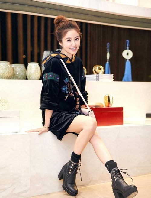 44岁林心如才是真正初恋脸,穿卫衣休闲减龄,配丸子头太少女