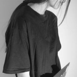 qq女生背面头像黑白