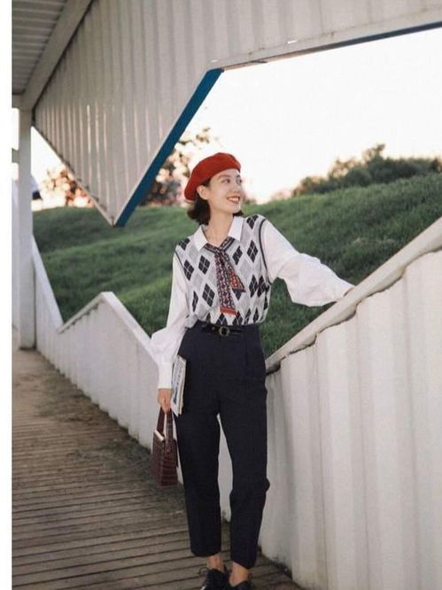 想要穿出少女感不如试一试马甲衬衫黑色西装裤,高级又时尚