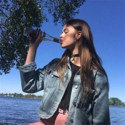 女生欧美头像复古街拍头像,生来不讨喜的样子