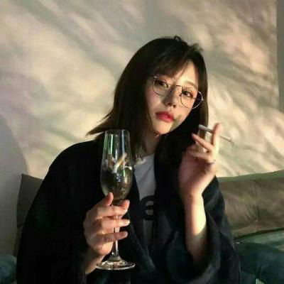 好看的女生头像有点丧抽烟