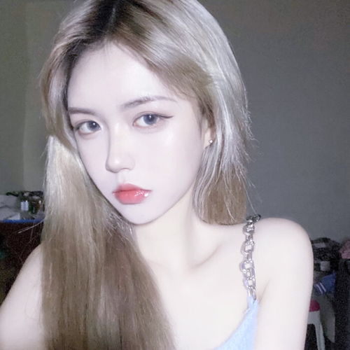 女生头像风在迷漭中吹来盛夏