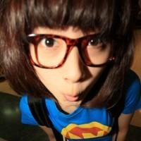 短发戴眼镜那个爱笑女生网页经常出现的头像女生是谁谁有她其它头像