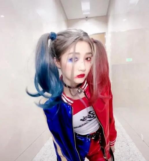关晓彤玩cosplay获好评小丑女造型秒变酷姐,这反差感绝了