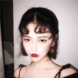 原宿风女生高冷头像2018最新眼泪在眼眶打转还在说没事