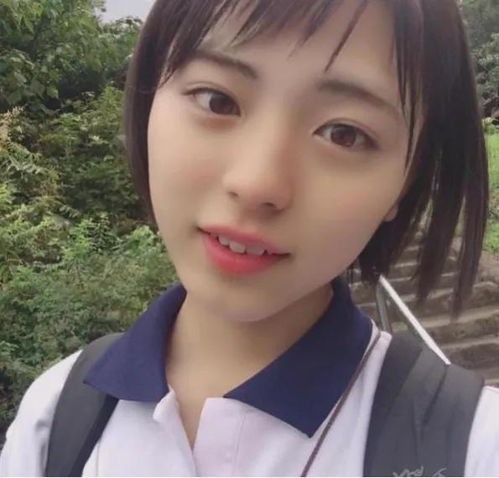 高中女生成熟打扮引争议,不少人称没个学生样