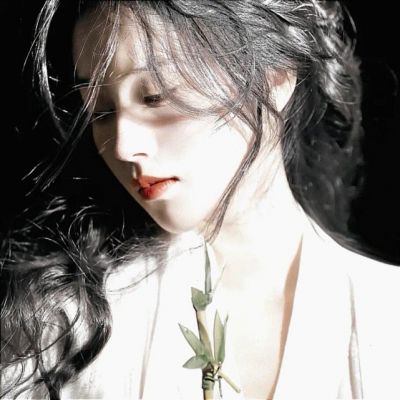 清冷很有气质的的温柔女生头像2022全新好看的简单气质的女头