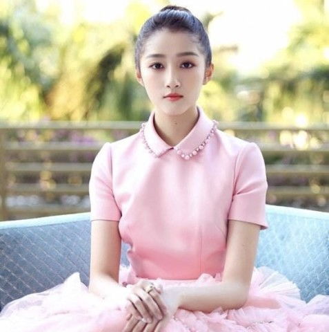 女星丸子头大比拼,赵丽颖热巴上榜,有人仙女十足有人却土到尴尬