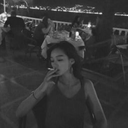 头像暗恋一个人,就好像他身上有wifi一样吸引人