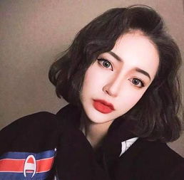 奔三奔四的女人别剪短发,试试今年流行的懒人烫,时髦又高级