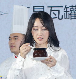 看杨钰莹20多年前珍贵旧照,简直太美今年47岁的她仍有少女感