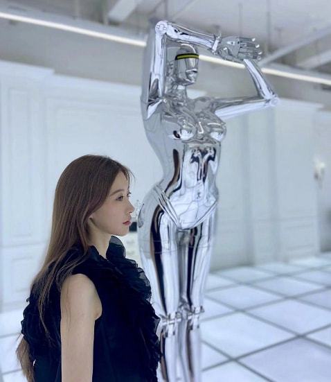 许魏洲妻子正脸照曝光,五官清秀气质佳,女方闺蜜po照遭网友吐槽