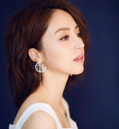 离婚后的董璇气质全开,掌握珠宝搭配秘籍,一样光鲜亮丽美得高级