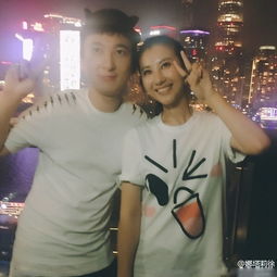 王思聪被美女路人求合影秒扔高冷包袱比v卖萌