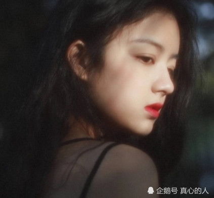 和他聊天时,你总是收到这4个字,说明他已经开始厌倦你了