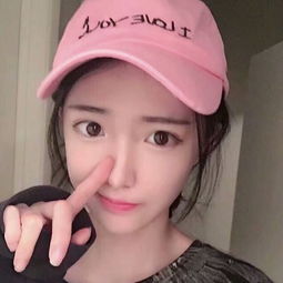 戴帽子女生头像