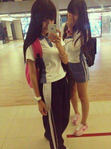 我身高162女,请问要买多大的深圳中学生校服才穿的好看诌