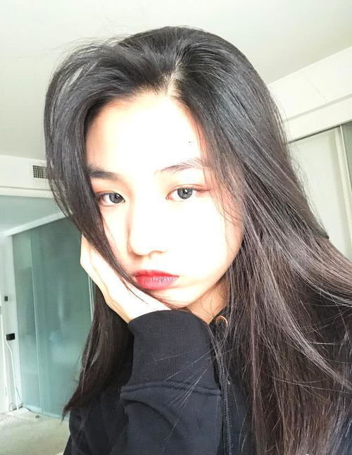 汪峰14岁女儿穿职业装,大长腿遗传亲妈气质,同学夸小苹果多才多艺