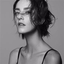 欧美女生头像霸气黑白吸烟2018霸气超有范的女生黑白头像