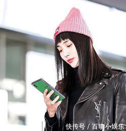 小神婆王紫璇现身机场,针织帽少女心爆棚,台步标准霸气侧漏