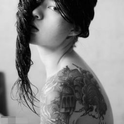 俄罗斯个性美女摄影师irachernova纹身写真