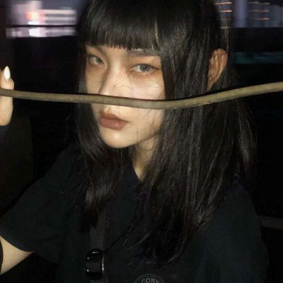 丧的头像女生伤感真人黑白