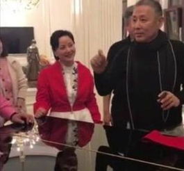 冯小刚真输了他忙着要女演员跳舞,而张艺谋已经成了世界第一人