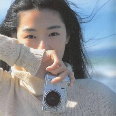 海边女生优雅侧脸头像下辈子别做痴情种