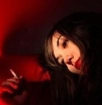 求非主流女生抽烟的头像