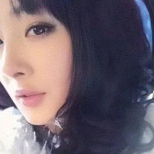 杨幂重新换回十年前头像,当年青涩腼腆,如今更有女人味