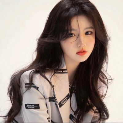 漂亮聪明又会玩的女生头像