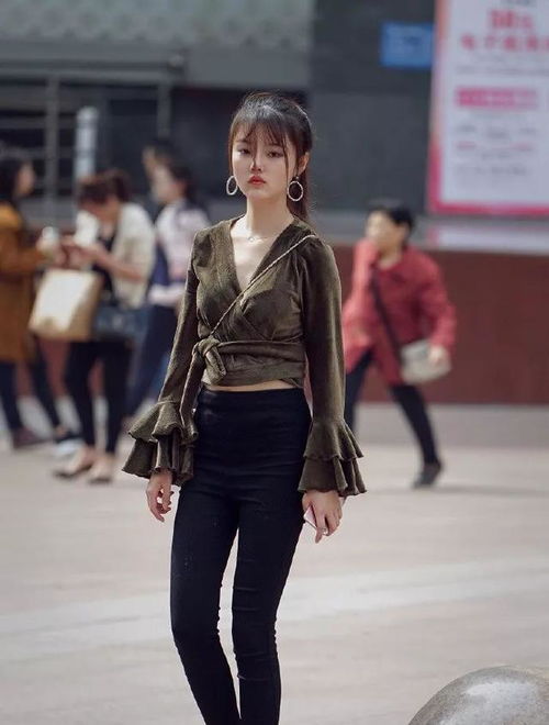 女性穿上高跟鞋,走出属于自己的自信时尚