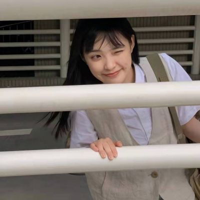 2023热爱生活女生唯美图片